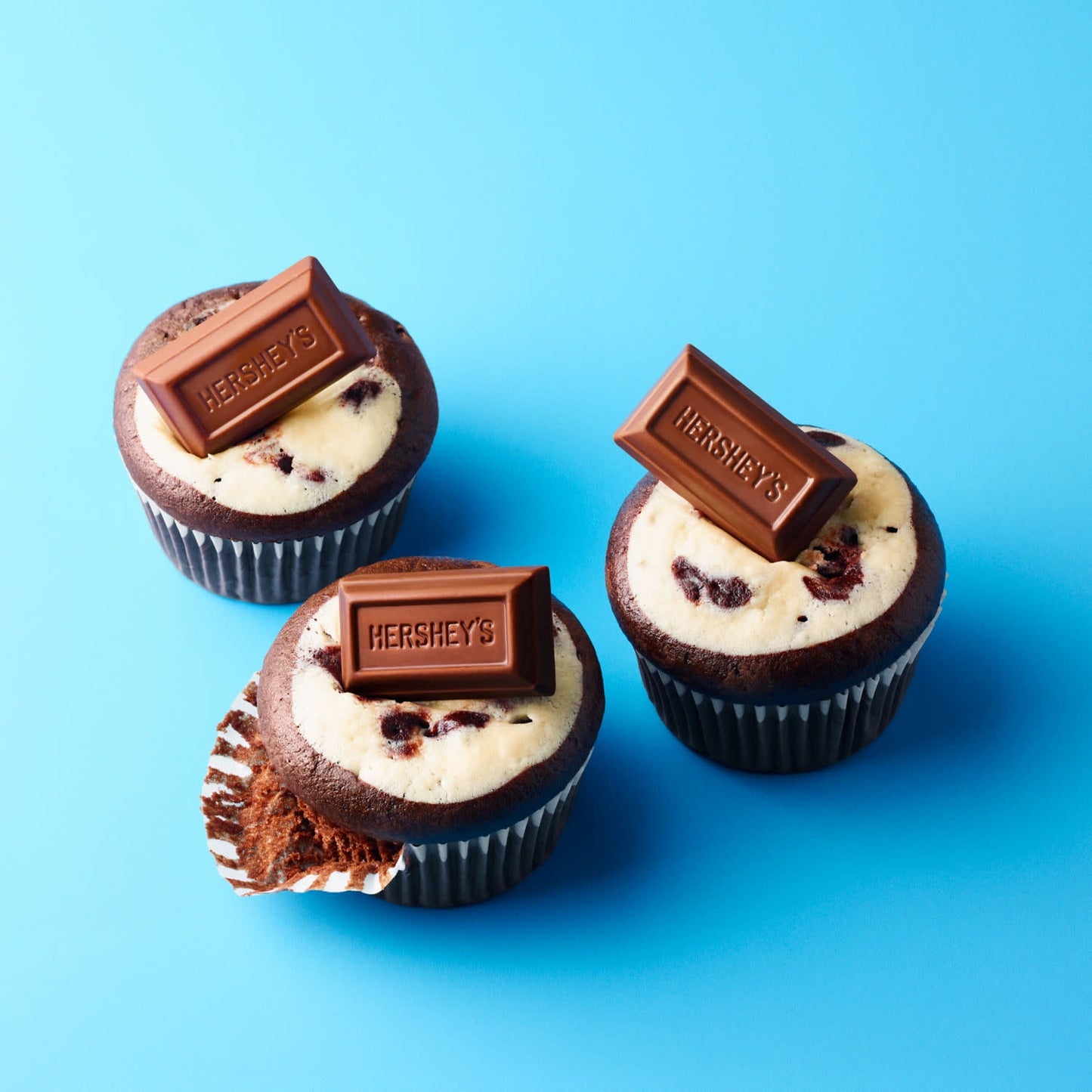 Hershey's Miniatures Assorted Chocolate Candy Family Pack, 15.9 oz